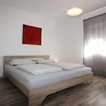 Apartmán In Mit Eigener Terrasse By Interhome