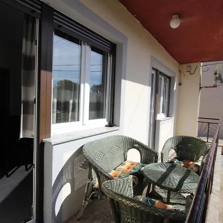 Apartament In Mit Eigener Terrasse By Interhome *