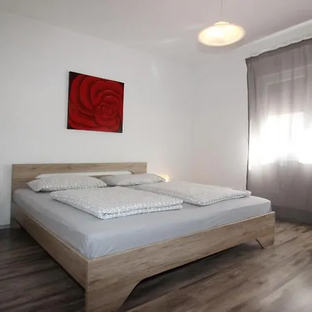 Apartament In Mit Eigener Terrasse By Interhome