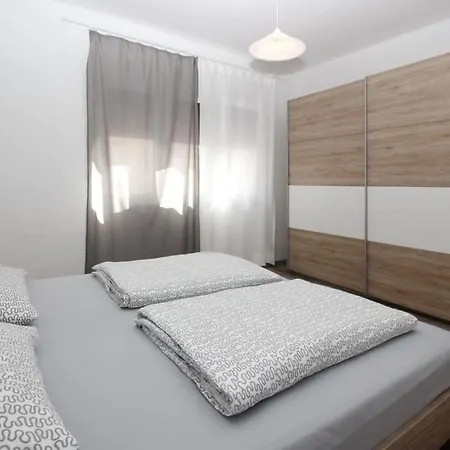 In Mit Eigener Terrasse By Interhome Apartament *