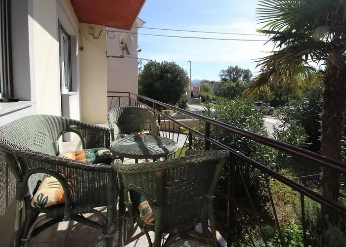 In Mit Eigener Terrasse By Interhome 巴斯卡