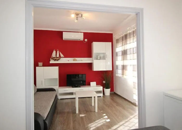 In Mit Eigener Terrasse By Interhome Apartman *